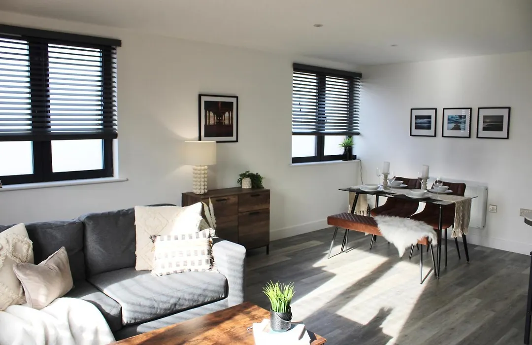 Beach Haven - Free Parking - Luxury 2 Bedroom 2 Bathroom Town Centre Apartment By Coastline Retreats-1