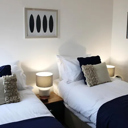 Beach Haven - Free Parking - Luxury 2 Bedroom 2 Bathroom Town Centre Apartment By Coastline Retreats-2